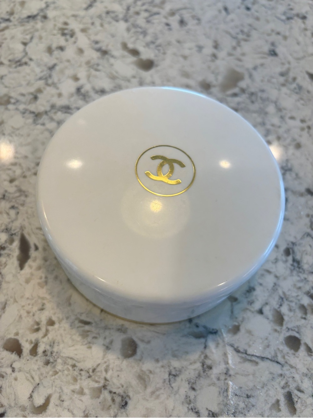 Vintage New CHANEL No 22 Bath Powder (Poudre Après-Bain) -8 oz